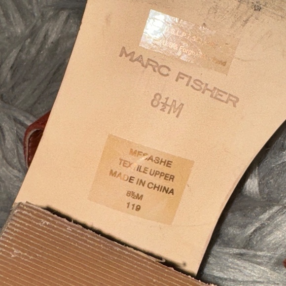 EUC Marc Fisher Sasha Faux Suede Eyelet Sandal Block Heel Open Toe Size 8.5 - Picture 9 of 9